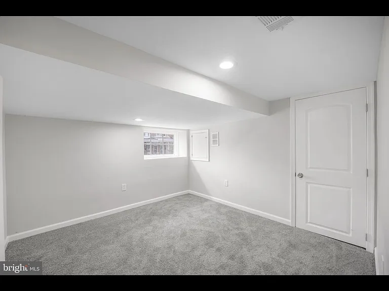 2402 Presbury St — Photo 7
