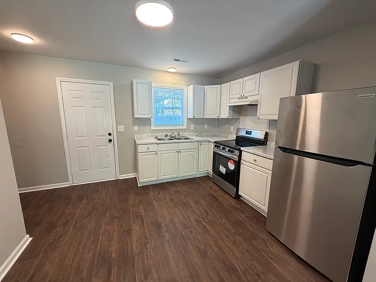 604 Winston Cir — Photo 5