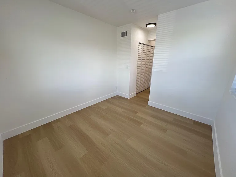1350 NE 162nd St #2 — Photo 8