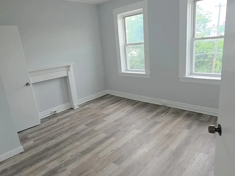 104-106 Lawrence St #6 — Photo 3
