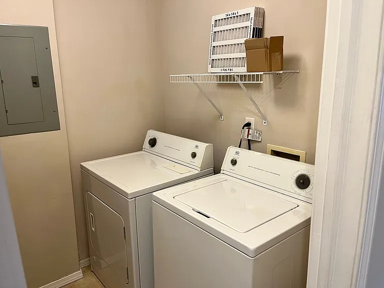 102 W Lincoln St #3 — Photo 13