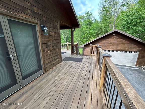 36th image of 150 Red Oak Dr
