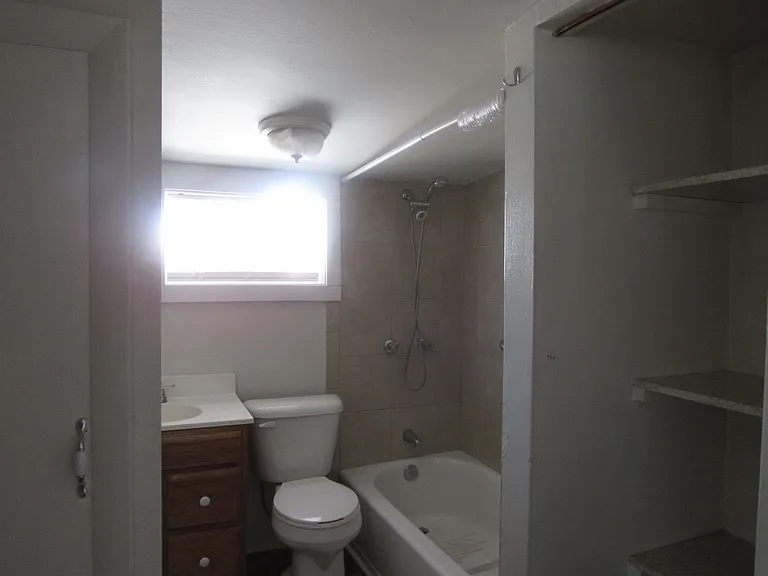 741 1/2 N Lincoln St — Photo 13