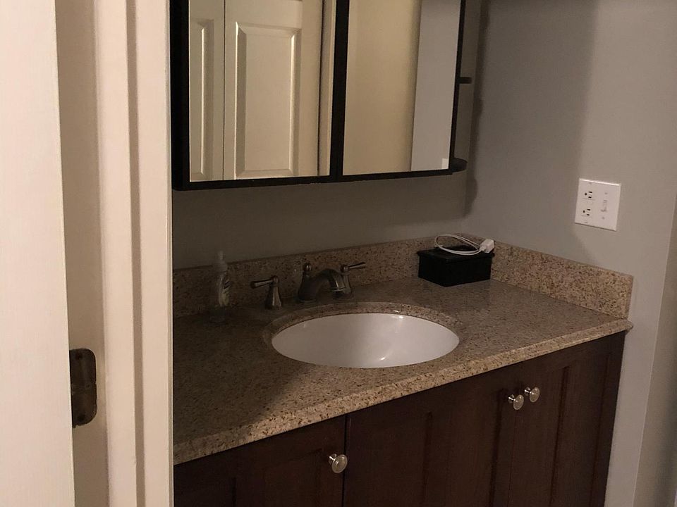 1st image of 142 SW Crescent St