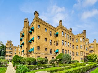 2416 W Greenleaf Ave APT 1, Chicago, IL 60645