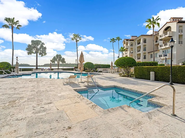 2124 Fisher Island Dr #2124 — Photo 30