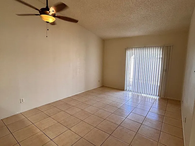 1409-1417 N El Rio Dr — Photo 2