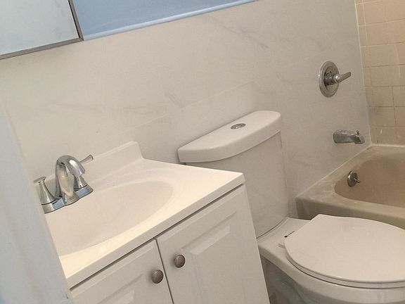 5th image of 328 Castle Hill Ave