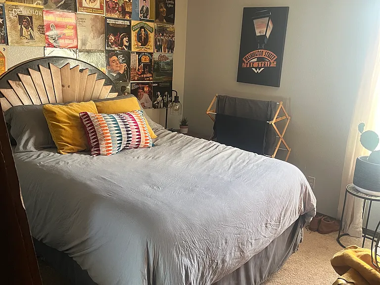 912 E Krayler Ave — Photo 6