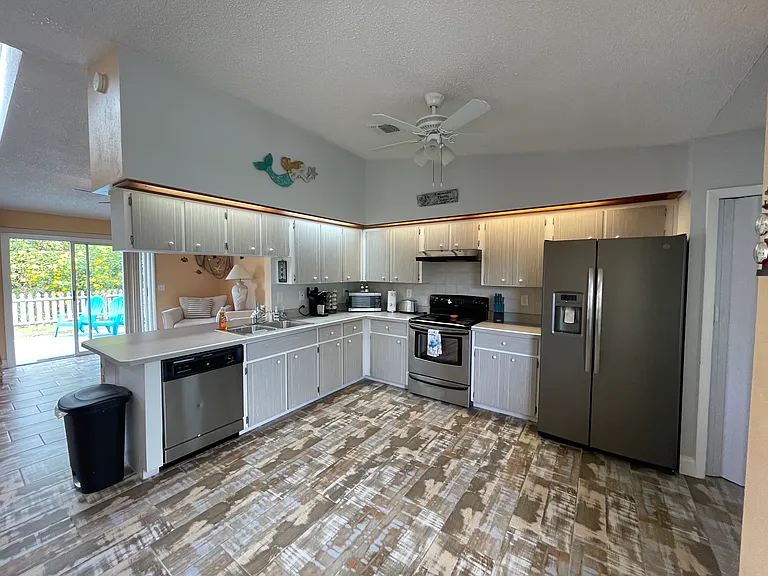 2219 Umbrella Tree Dr — Photo 7
