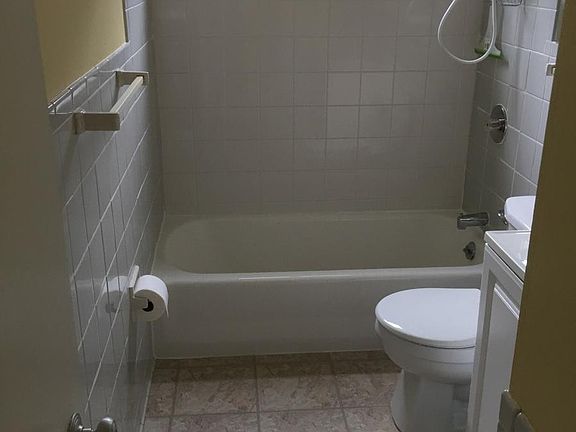 4th image of 708 Springs Dr