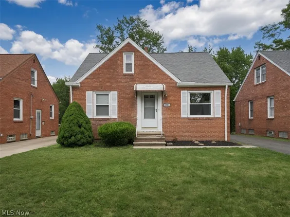 1551 Winchester Rd, Lyndhurst, OH 44124