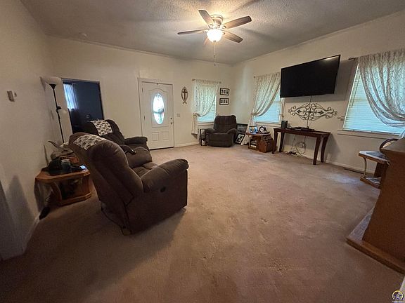 4th image of 300 W Maple Ave