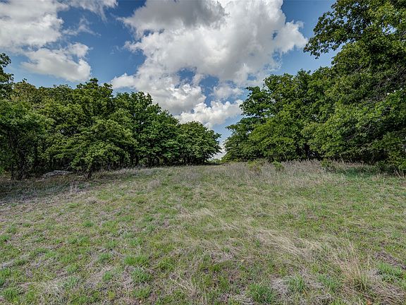 3rd image of 8 Red Oak Hills Rd