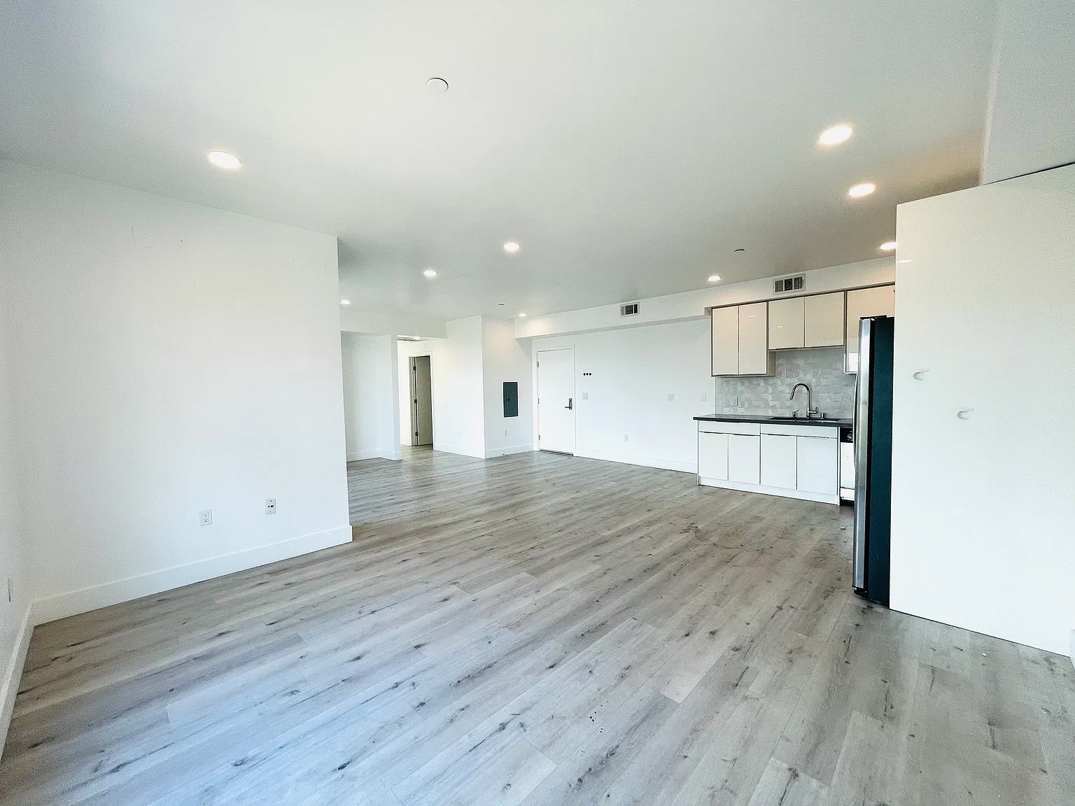 2 bed, 1076 sqft, $2,695 — Photo 4