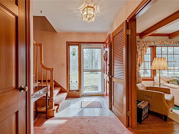 3rd image of 180 Meadowhill Ln