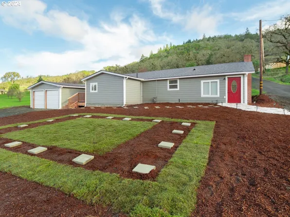 364 Pleasant Ave, Roseburg, OR 97470