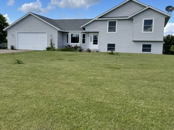 682 Old Hopkins Pl, Hudson, WI 54016