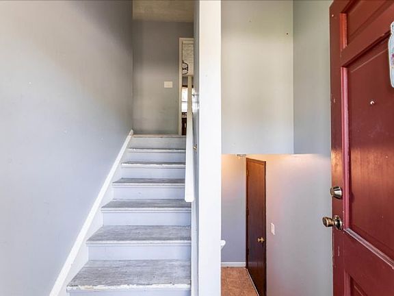 2nd image of 1021 N Walnut St