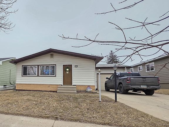 2nd image of 1111 6th St SW