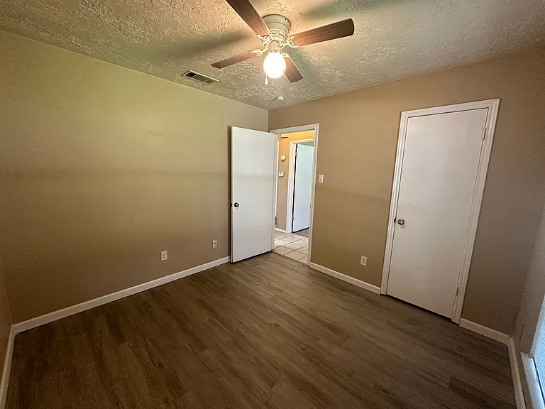 4045 Cavalry Dr — Photo 24