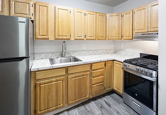2nd image of 274 Nagle Ave #1F