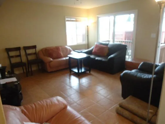 3 bed, 1295 sqft, $4,495 — Photo 2
