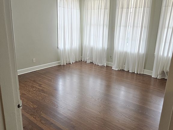 5th image of 900 Hawthorne St