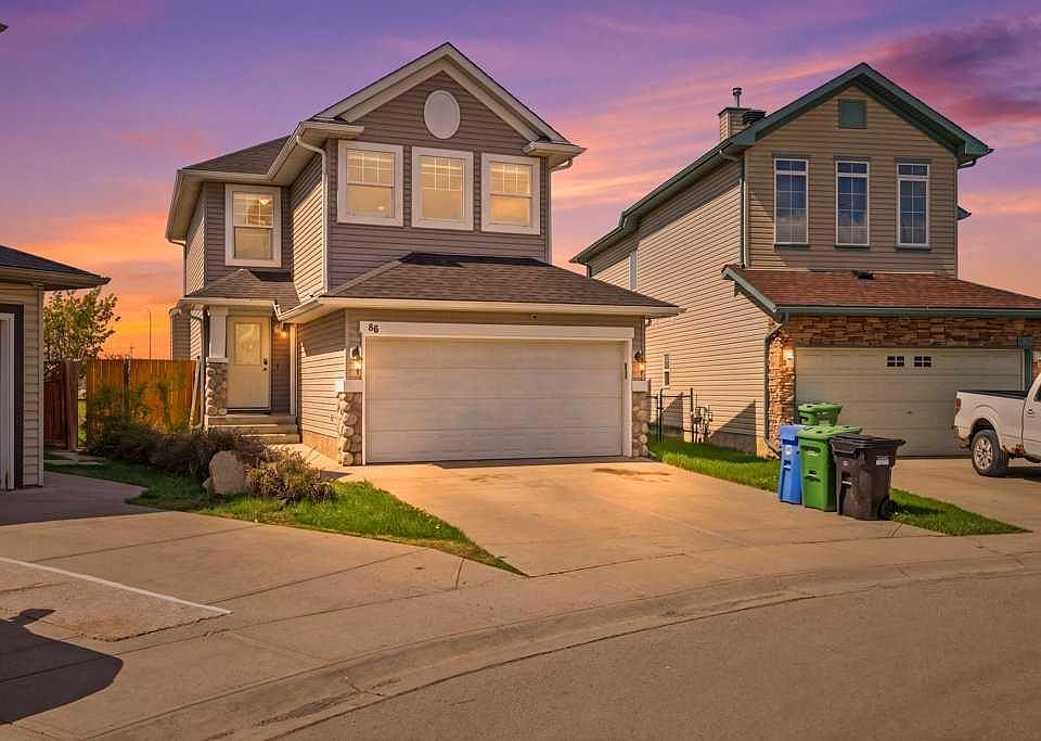 1st image of 86 E Saddlecrest Close NE