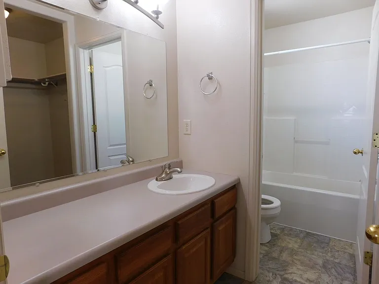 2986 1/2 Redbud Ct — Photo 9