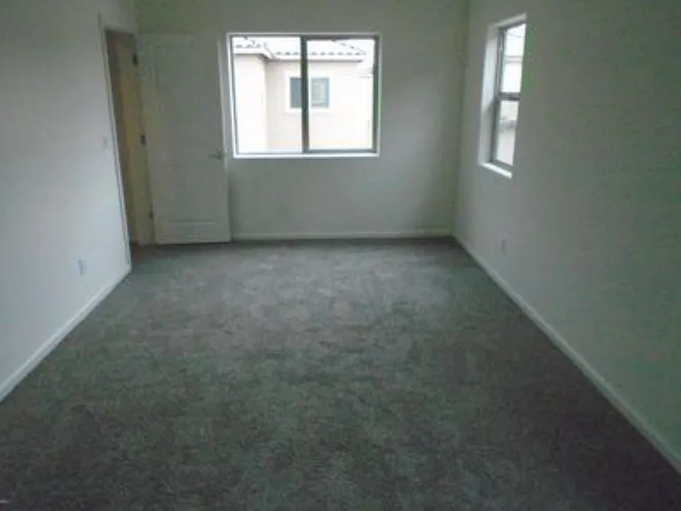 1824 W Pollack St — Photo 14