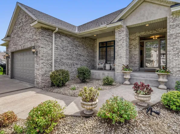 2056 Arnold Palmer Dr, Blaine, MN 55449