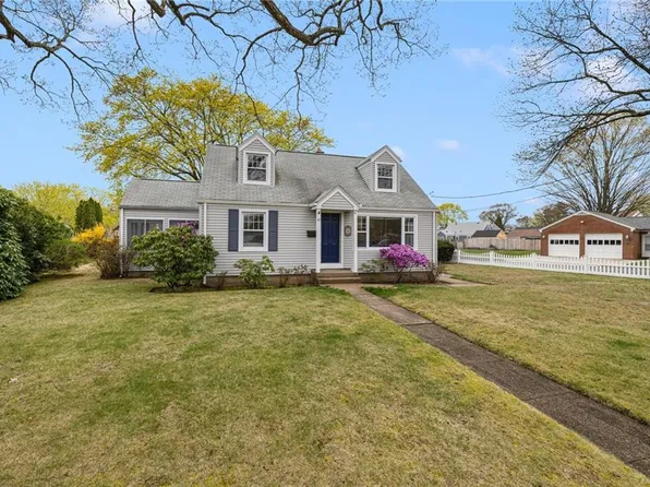 43 Carpenter St, Warwick, RI 02886