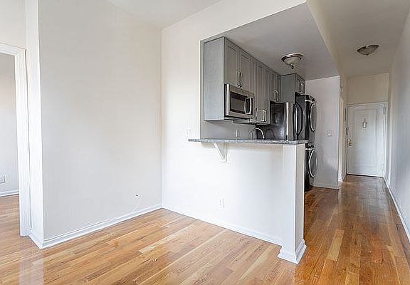 3rd image of 245 E 34th St #1A