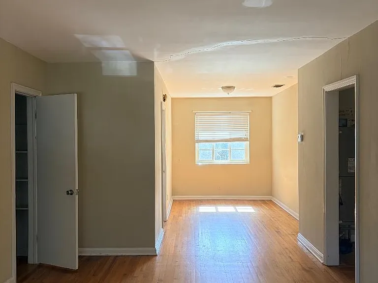 2842 Sydney St #4 — Photo 8