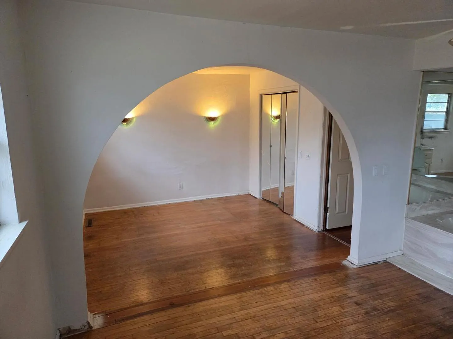 914 W Preston Ave — Photo 4