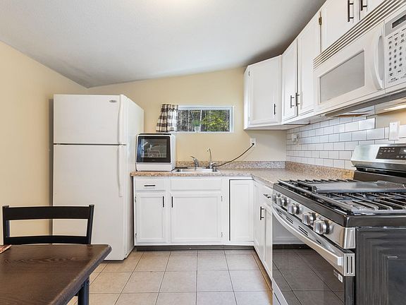 3rd image of 322 Long Shores Drive