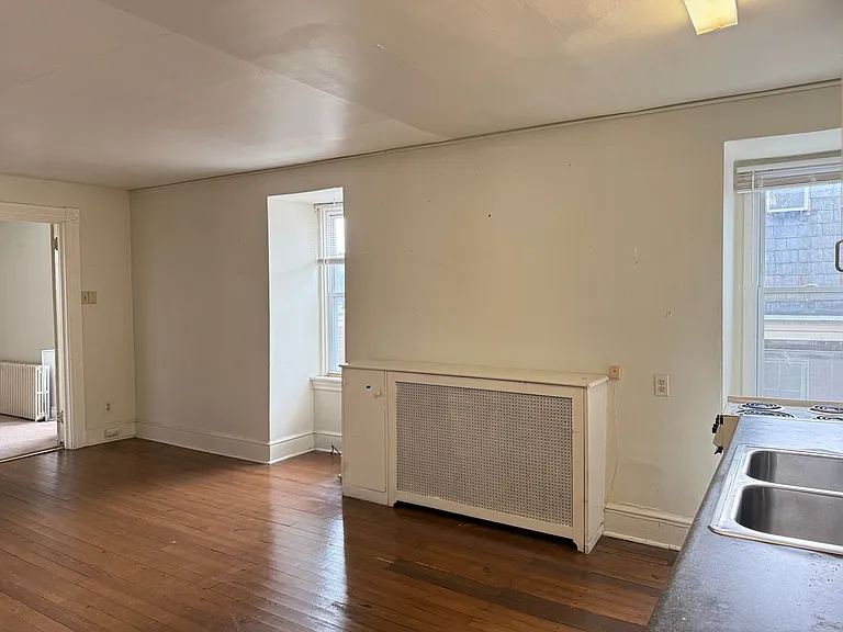 130-132 N Prince St — Photo 7