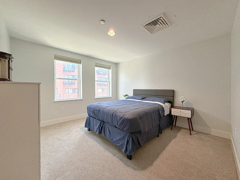 25 High St #414 — Photo 35