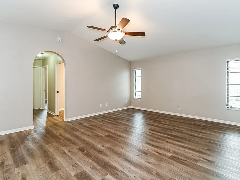 2529 SW 15th Pl — Photo 8