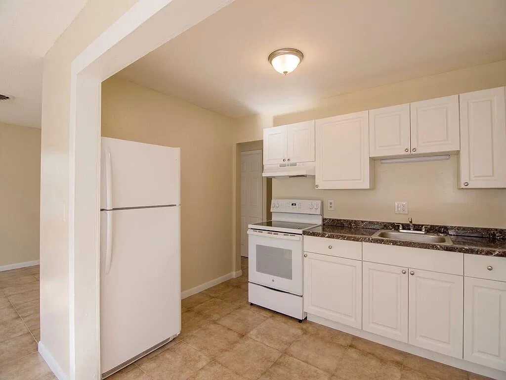 2 bed, 1.0 bath, 816 sqft, $1,995 — Photo 2