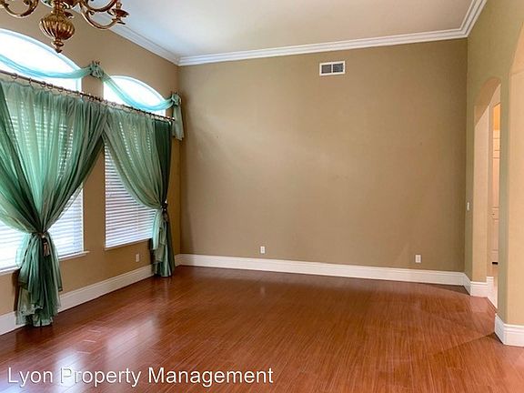 5th image of 5817 Oak Place Ct