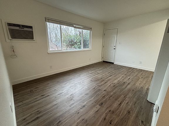 2nd image of 409 G St APT 3