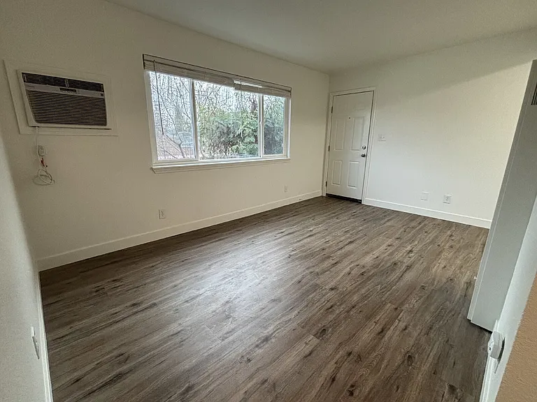 409 G St #3 — Photo 2