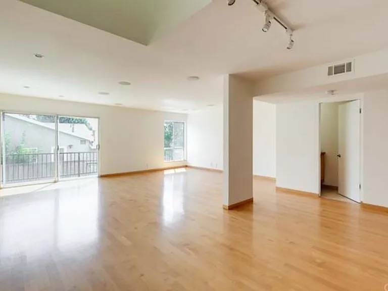 4900 Whitsett Ave #7 — Photo 6