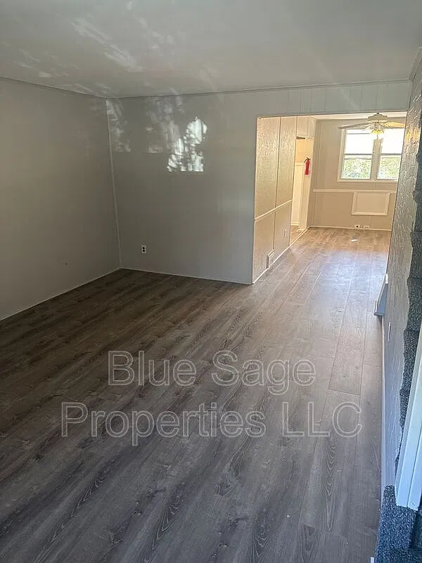 3 bed, 1.5 bath, 1120 sqft, $1,795 — Photo 2