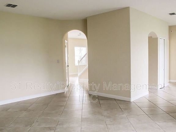 4th image of 1718 Thetford Cir