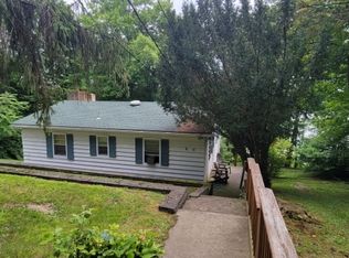 15 W Lakeside Ln, Newton, NJ 07860