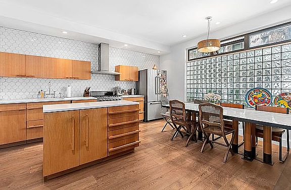 4th image of 6 Morton St #1