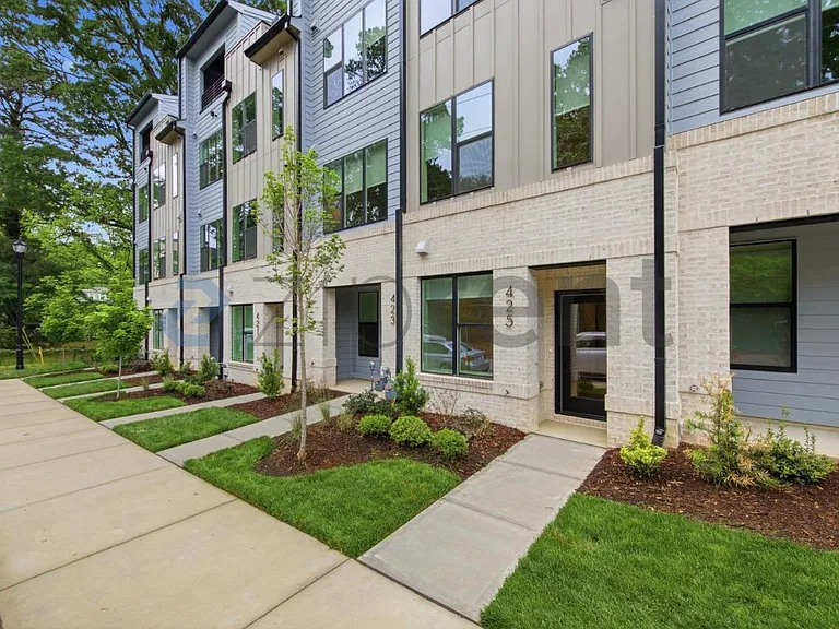 425 S Walker St — Photo 2